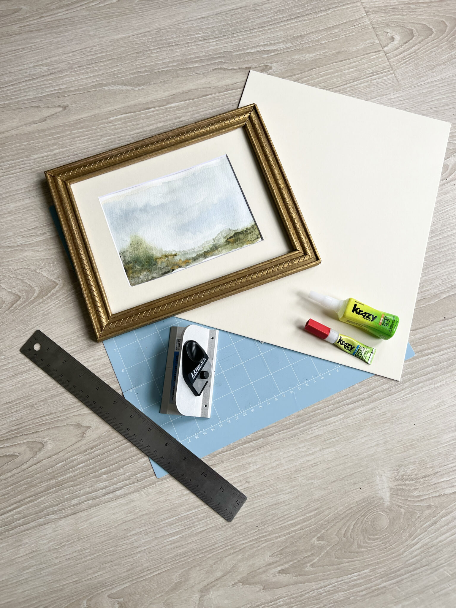 DIY Gold Frame Using Glue & Custom Cut Mat I SPY DIY