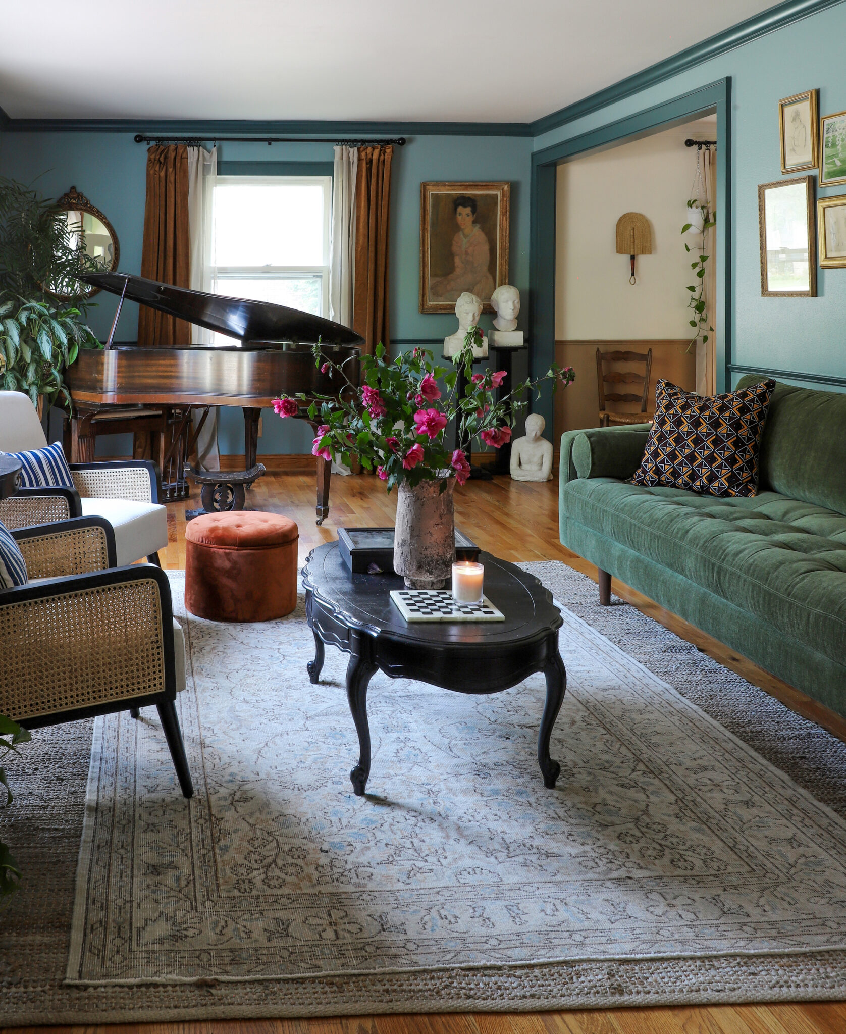 Makeover by Monday | Art-Filled Livingroom - I SPY DIY